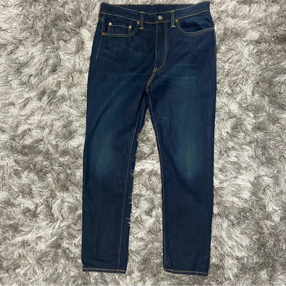 Levi Strauss men blue denim straight leg pants. Size W34 L32. Used.